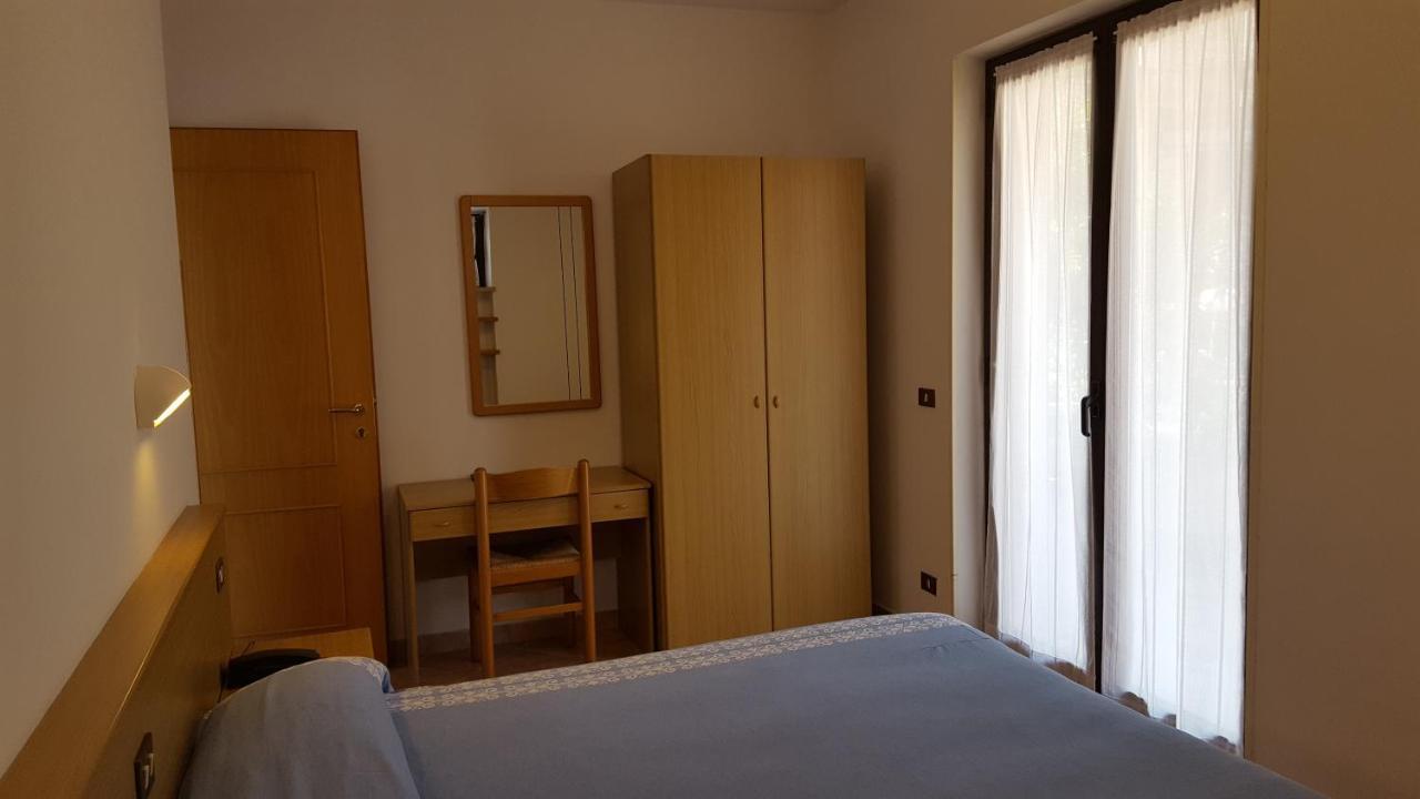 Hotel Pace برنزوني سول جاردا المظهر الخارجي الصورة
