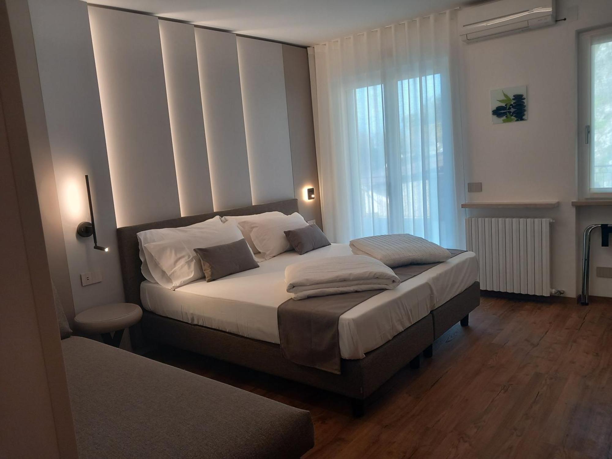 Hotel Pace برنزوني سول جاردا المظهر الخارجي الصورة