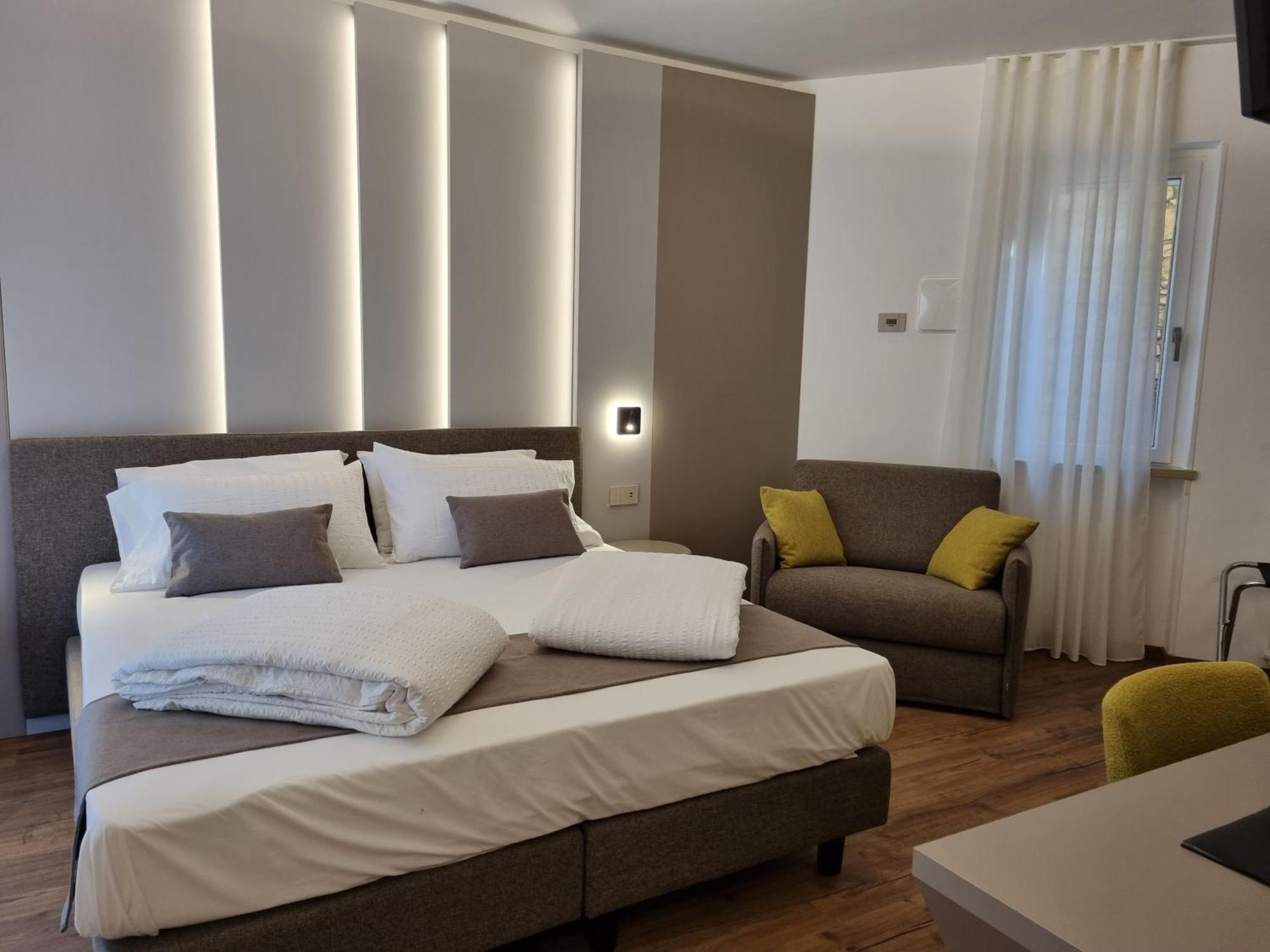 Hotel Pace برنزوني سول جاردا المظهر الخارجي الصورة