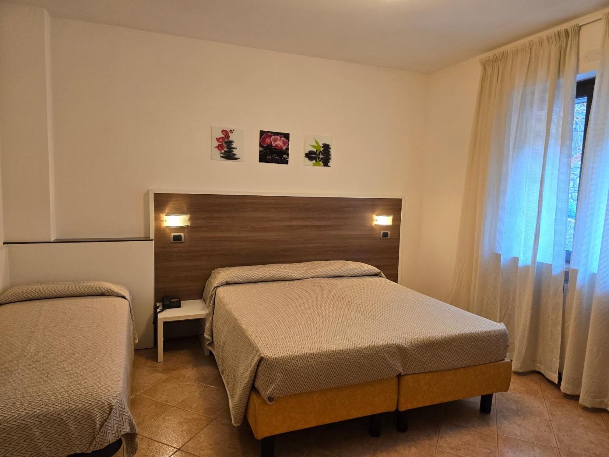 Hotel Pace برنزوني سول جاردا المظهر الخارجي الصورة