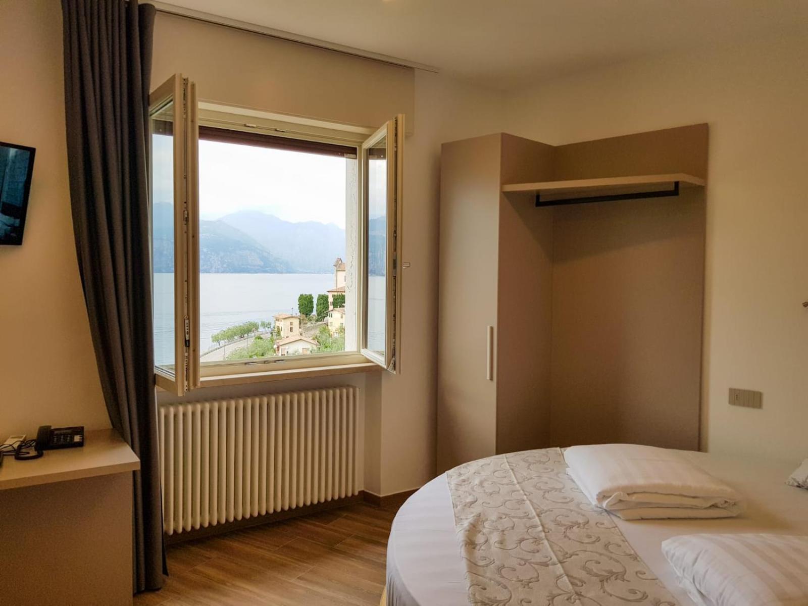 Hotel Pace برنزوني سول جاردا المظهر الخارجي الصورة