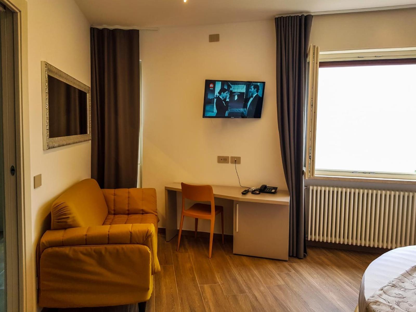 Hotel Pace برنزوني سول جاردا المظهر الخارجي الصورة