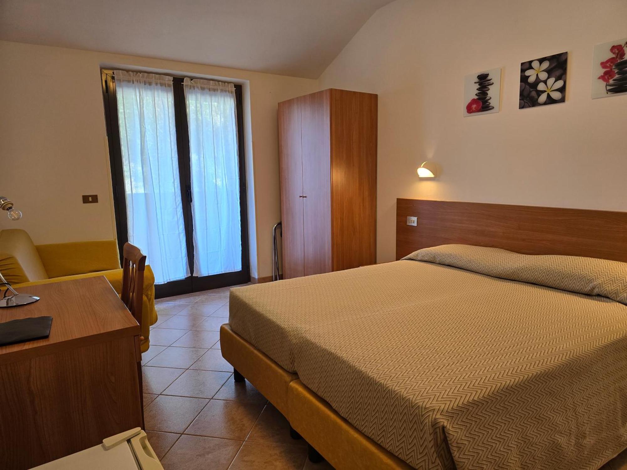Hotel Pace برنزوني سول جاردا المظهر الخارجي الصورة