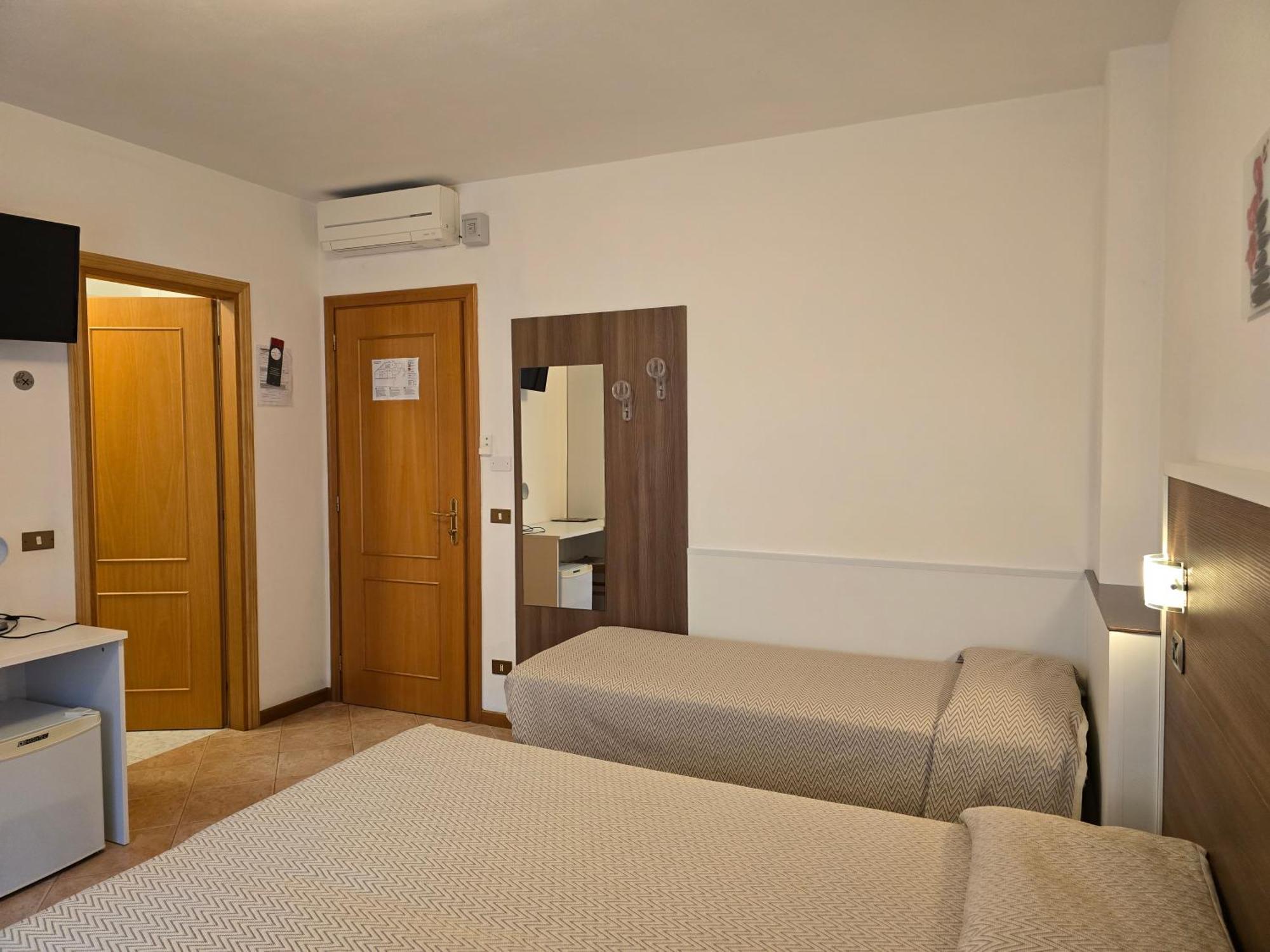 Hotel Pace برنزوني سول جاردا المظهر الخارجي الصورة