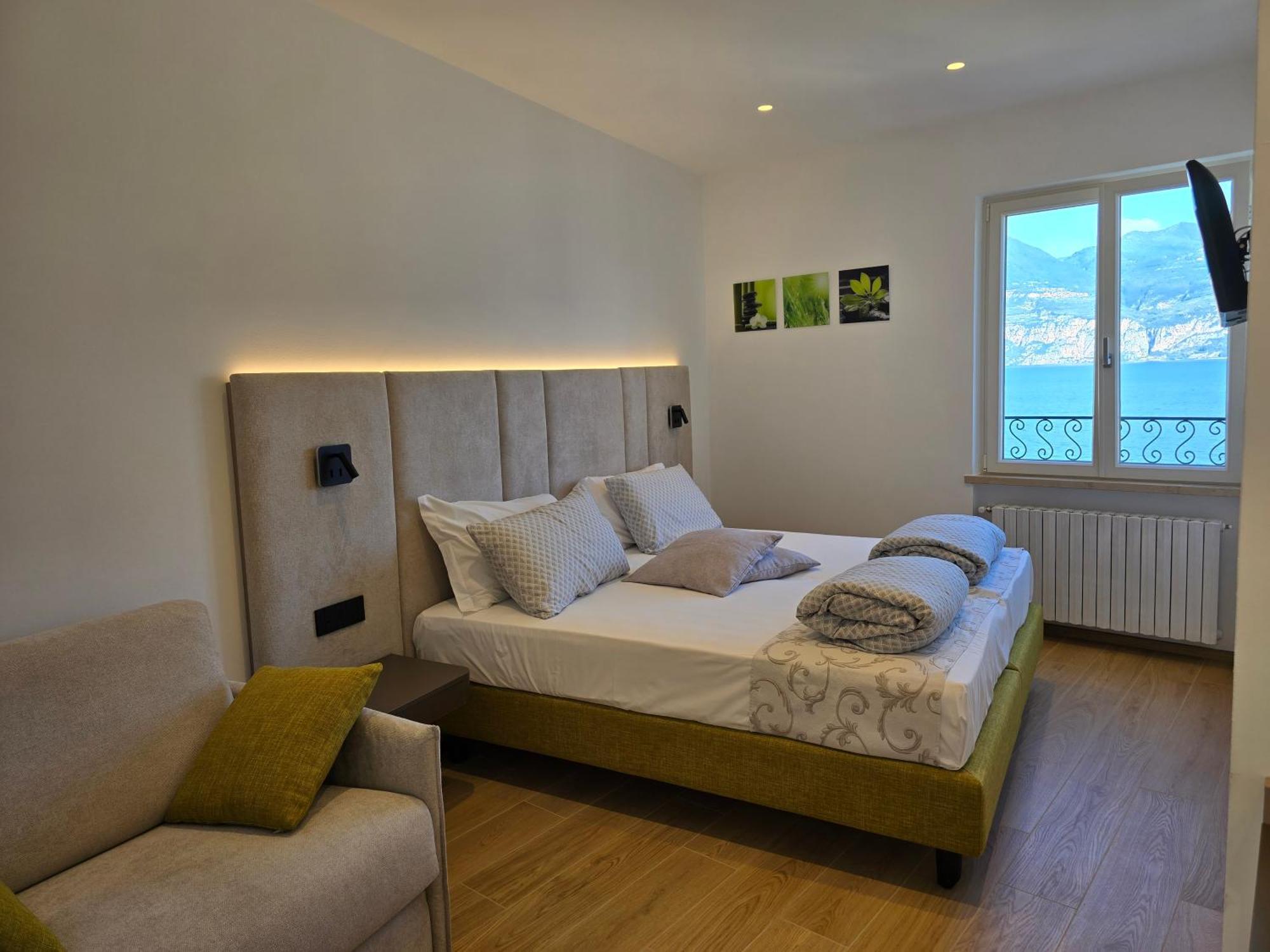 Hotel Pace برنزوني سول جاردا المظهر الخارجي الصورة