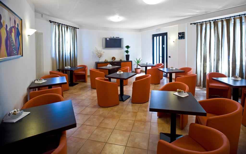 Hotel Pace برنزوني سول جاردا المظهر الخارجي الصورة