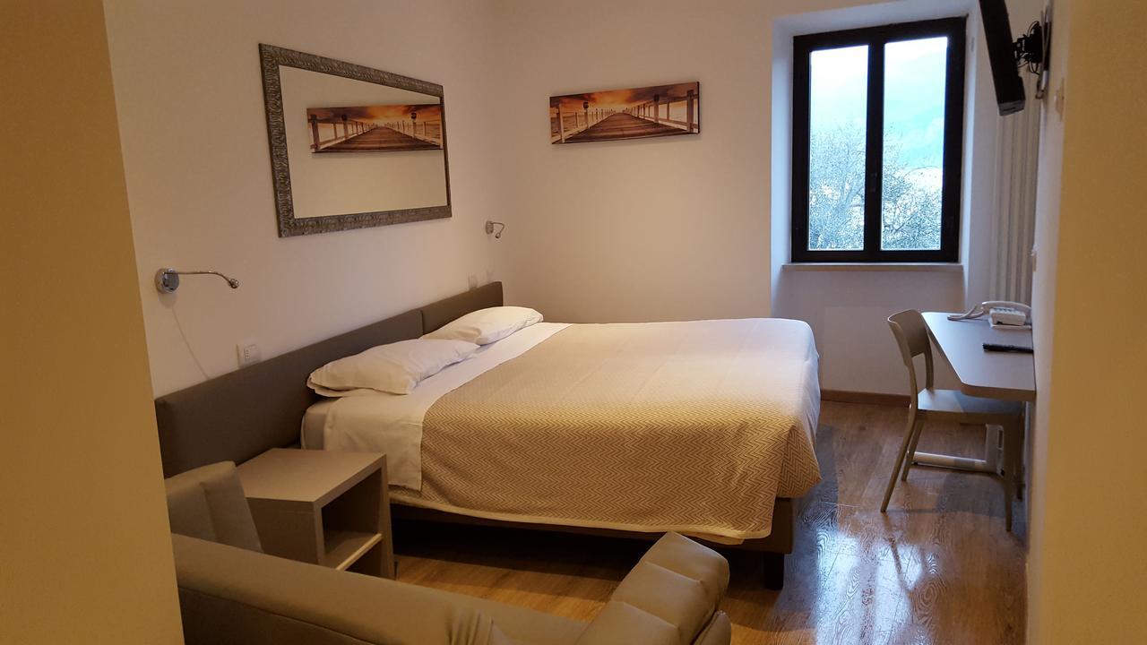Hotel Pace برنزوني سول جاردا المظهر الخارجي الصورة