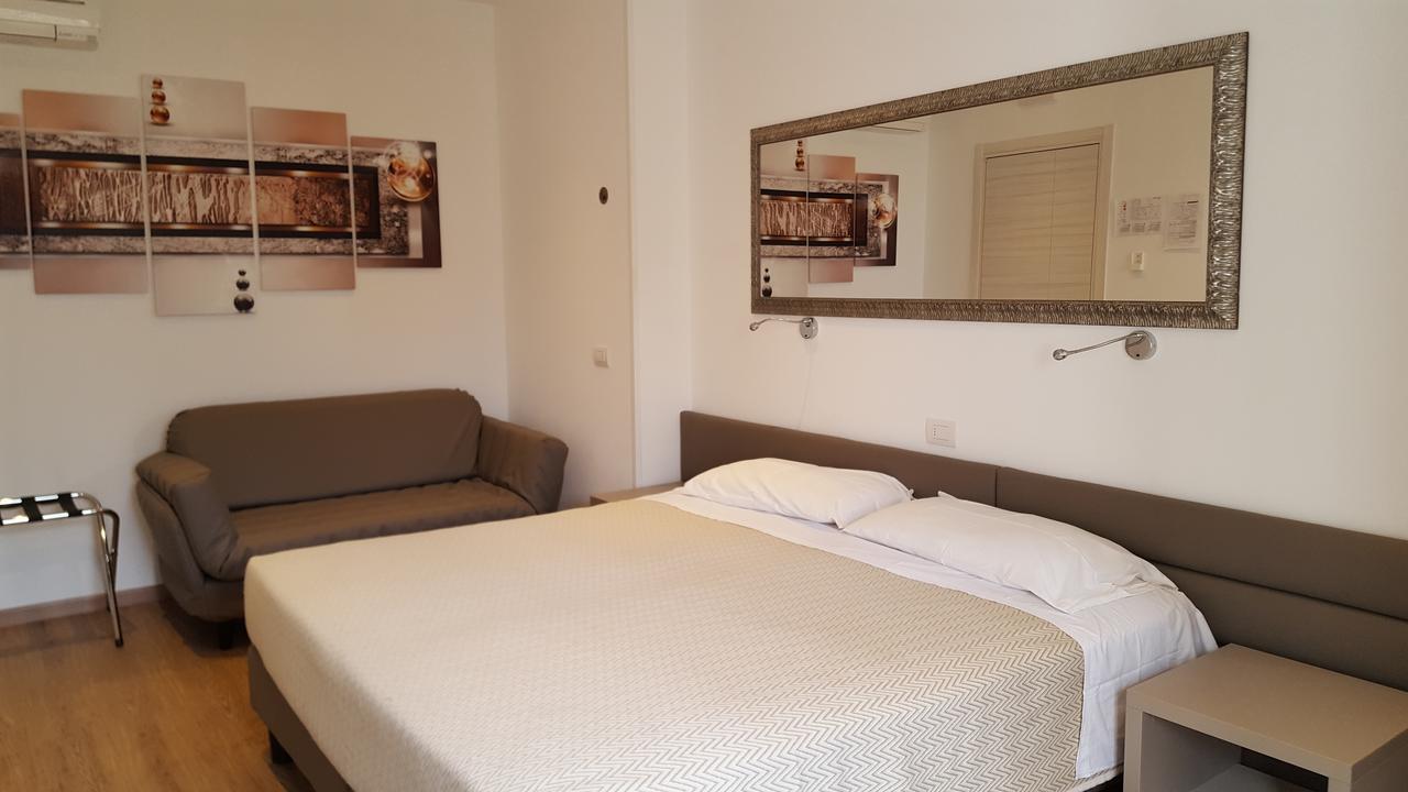 Hotel Pace برنزوني سول جاردا المظهر الخارجي الصورة